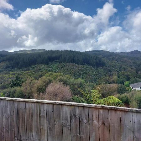 A Comfortable Room In Upper Hutt With Views - Homestay Esterno foto