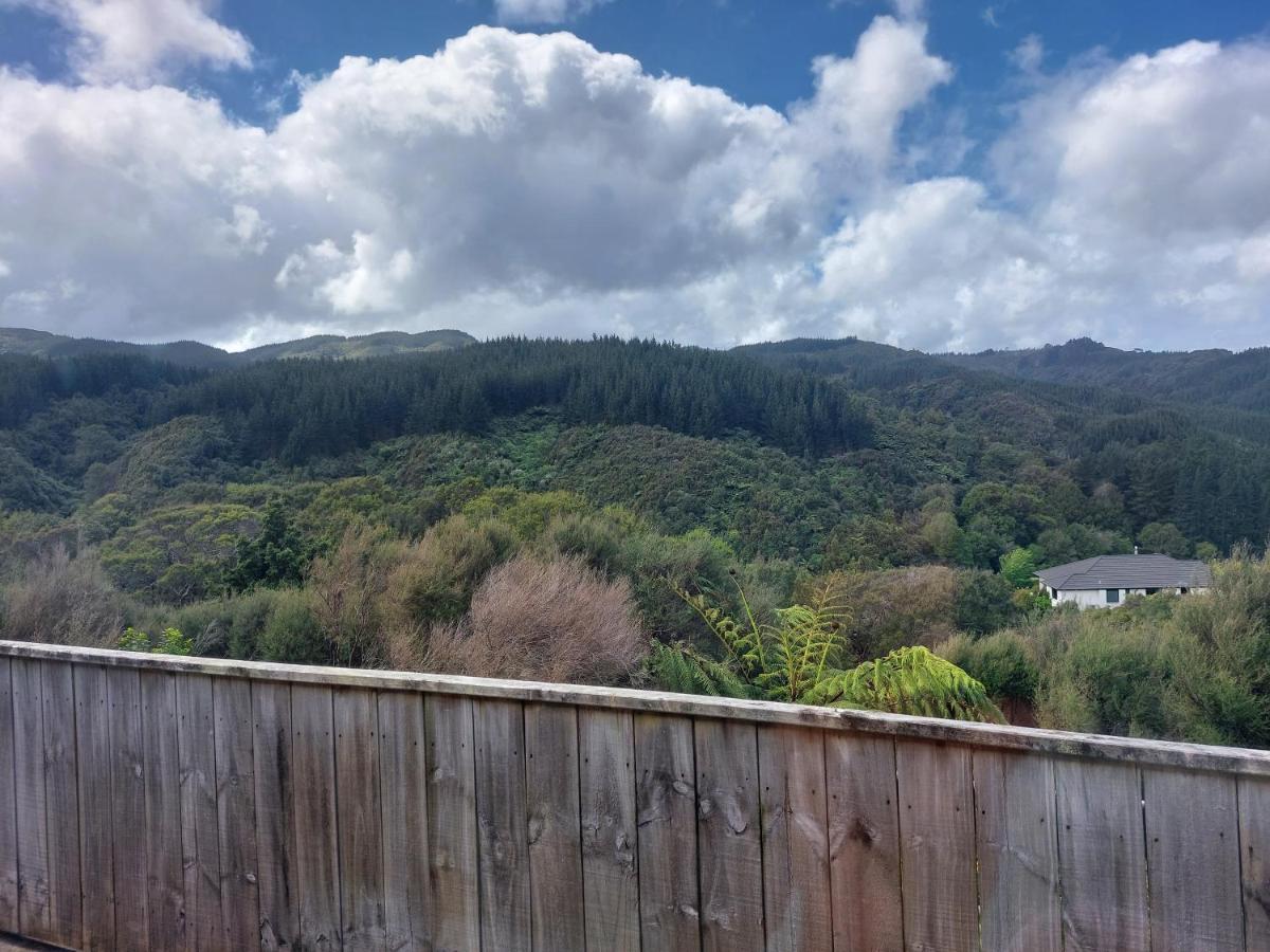 A Comfortable Room In Upper Hutt With Views - Homestay Esterno foto