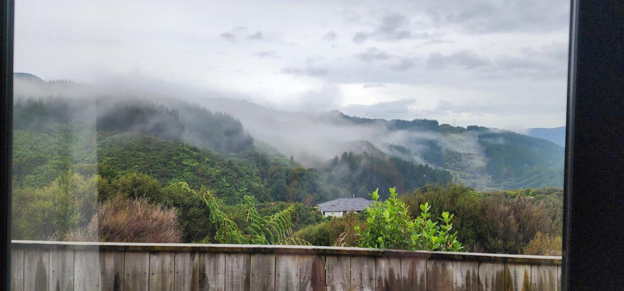 A Comfortable Room In Upper Hutt With Views - Homestay Esterno foto