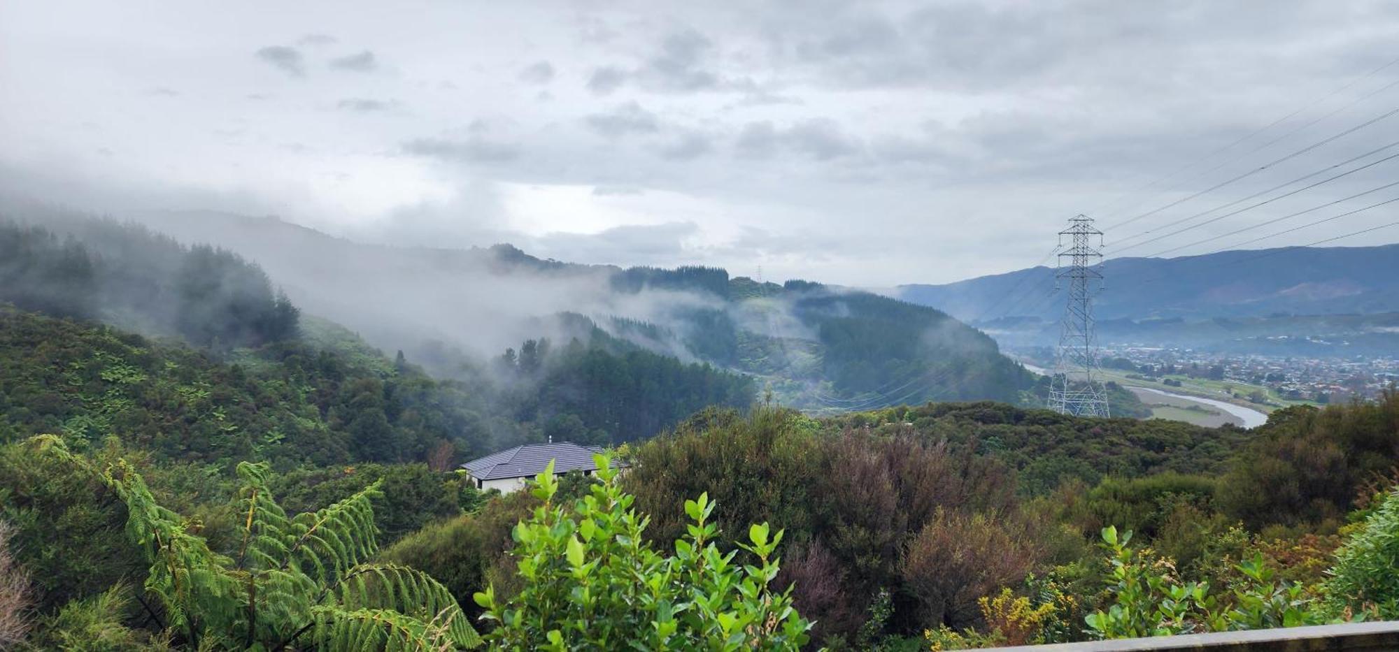 A Comfortable Room In Upper Hutt With Views - Homestay Esterno foto