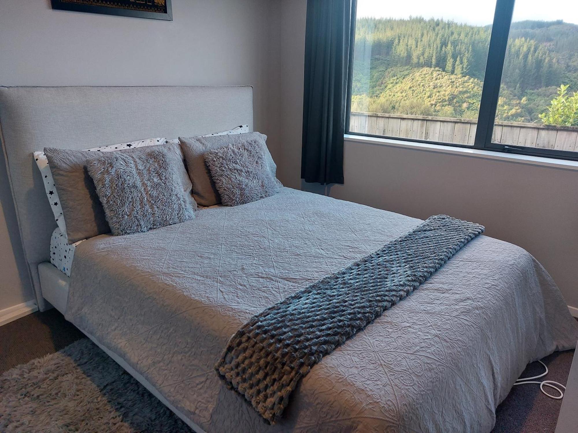 A Comfortable Room In Upper Hutt With Views - Homestay Esterno foto